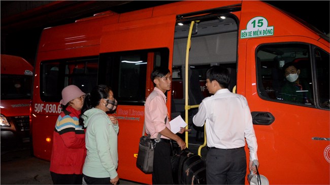 TP. Hồ Chí Minh trung chuyển miễn phí hành khách đi và đến Bến xe miền Đông mới (01/12/2022)